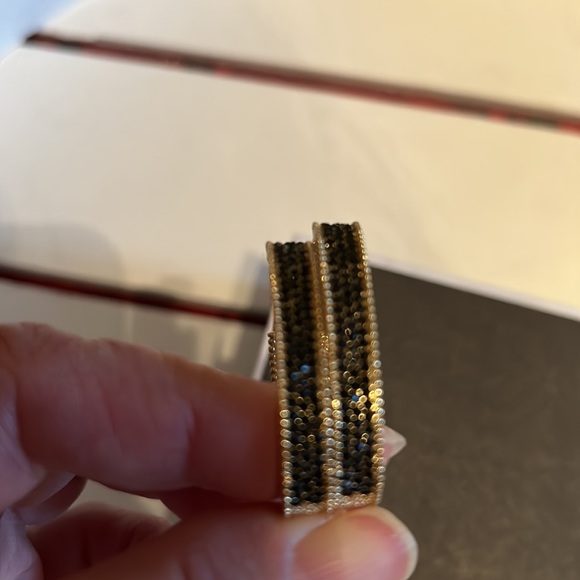 GOLD oval loop earrings with black crystals - Picture 7 of 8